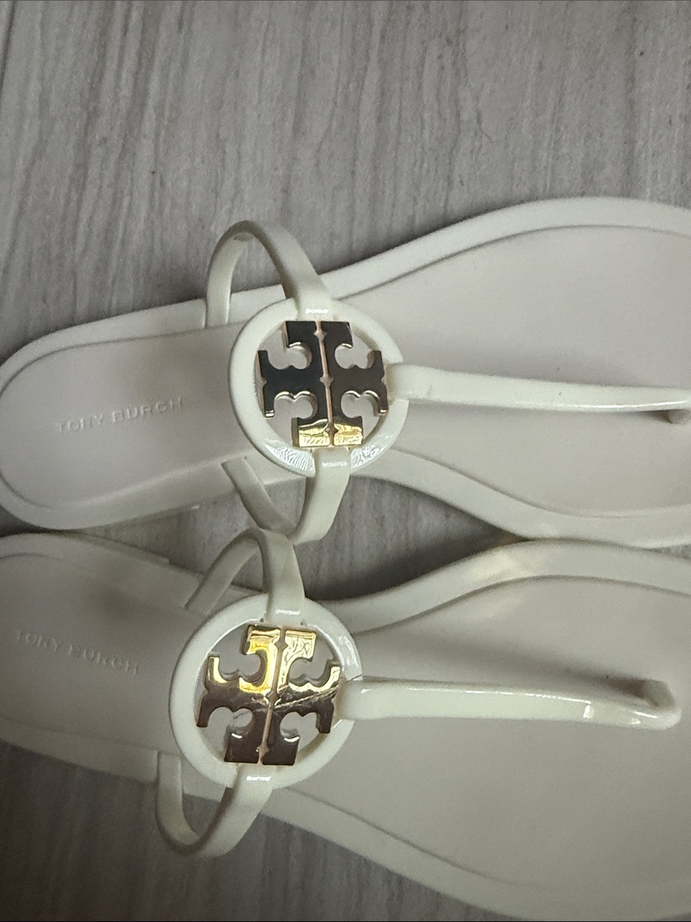 Tory Burch Cream Miller Logo Thong Sandals with Gold Emblem - Picture 4 of 4